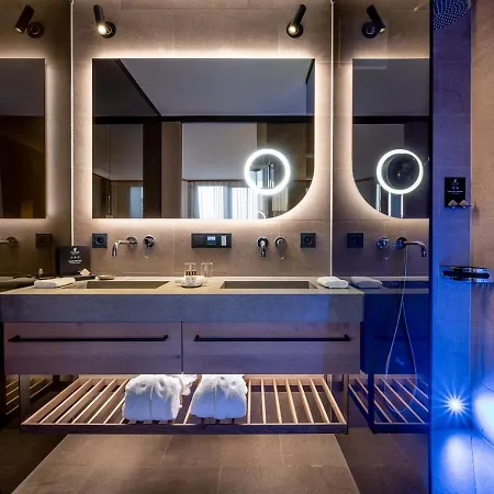 מלון Hirschen Horn 3*