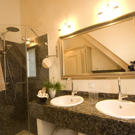 Hirschen Horn Hotel 3*