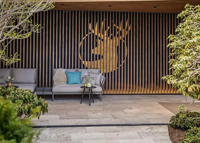 Hirschen Horn Szálloda 3*